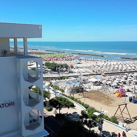 Ambasciatori Hotel - Beach Front -Breakfast Xxl & Brunch Until 12 30Pm Misano Adriatico Exterior foto