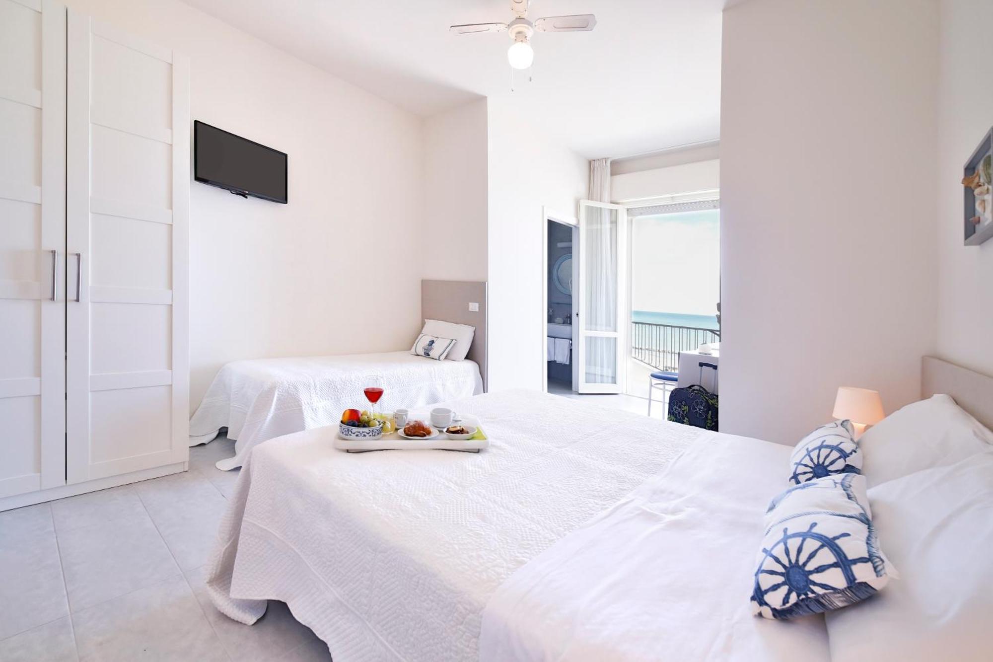 Ambasciatori Hotel - Beach Front -Breakfast Xxl & Brunch Until 12 30Pm Misano Adriatico Exterior foto
