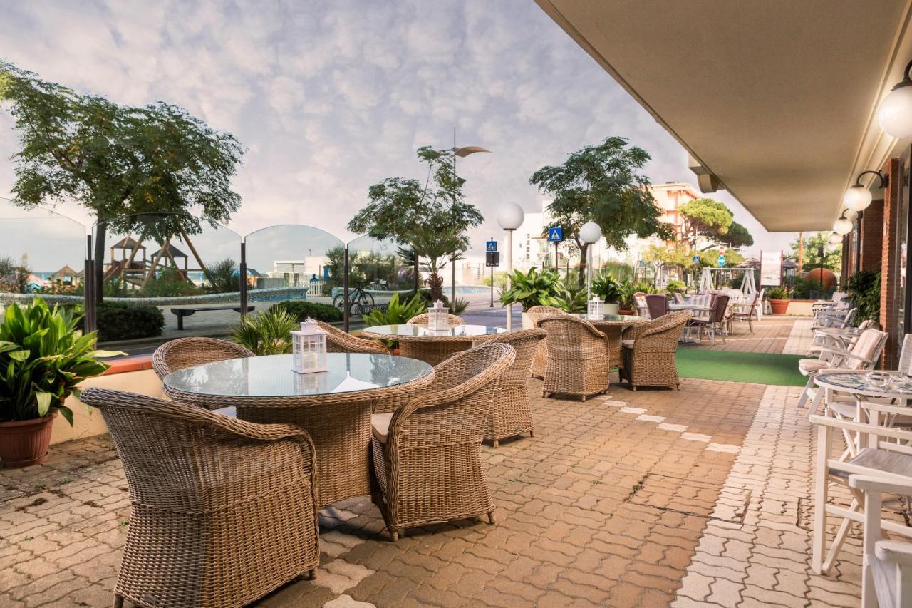 Ambasciatori Hotel - Beach Front -Breakfast Xxl & Brunch Until 12 30Pm Misano Adriatico Exterior foto
